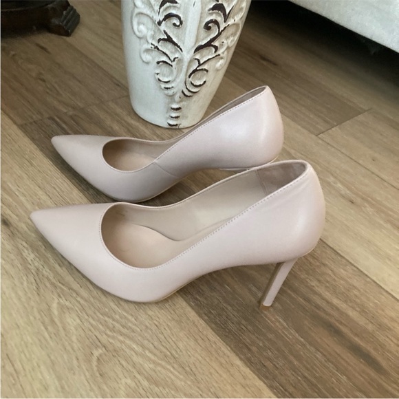 Stuart Weitzman Beige Heels - Picture 4 of 16